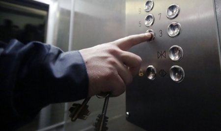 В шести районах Ленобласти заменят лифты