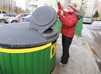 В Петербурге появились первые в России мусорные контейнеры с лифтами 