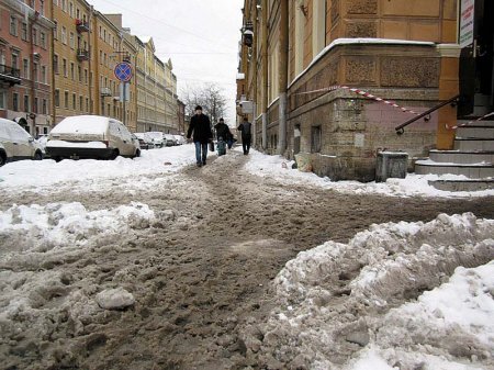 Зимой в Петербурге вновь откажутся от соли в пользу песка и гранита  