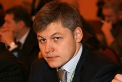 Дмитрий Локтаев подписал служебный контракт на руководство Фонда по капитальному ремонту