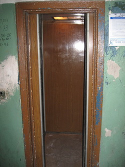 В Петербурге возбудили уголовное дело по факту гибели ребенка в лифте