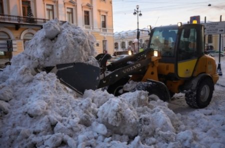 Власти Петербурга планируют разработать новые правила уборки снега